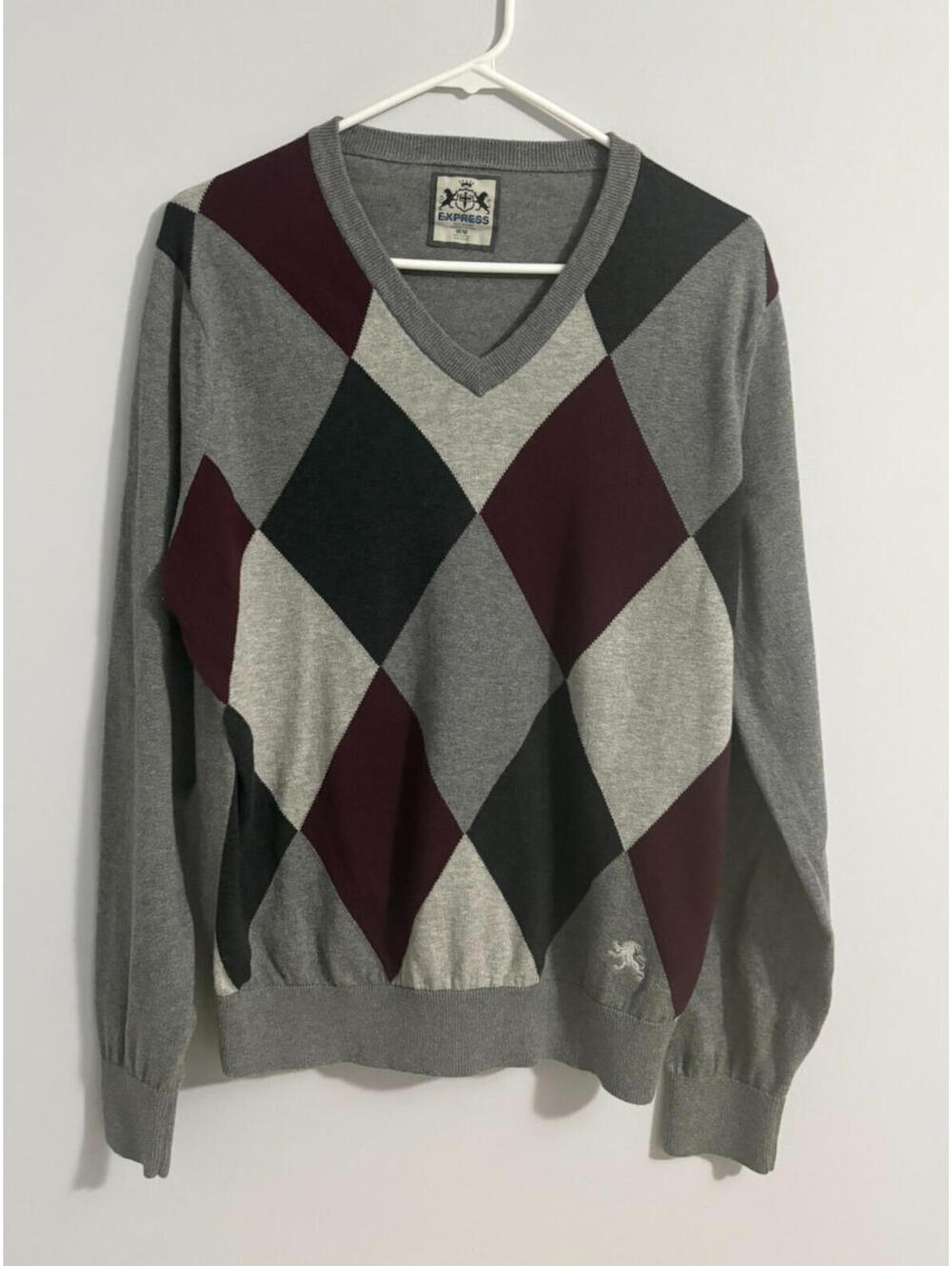 Express Argyle Sweater Mens Medium Classic V-Neck Cotton Gray Maroon Lion Logo